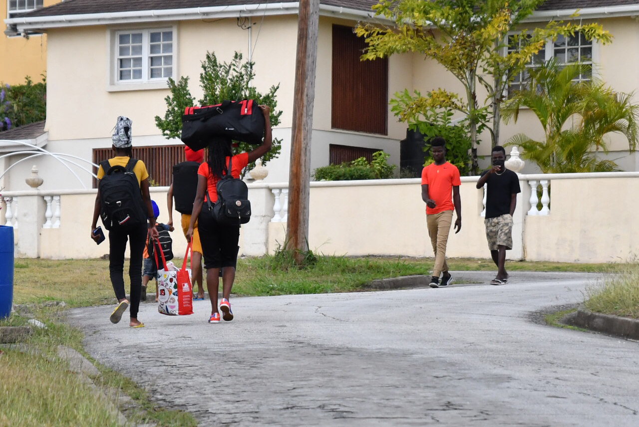 Agencias, grupos se ofrecen para ayudar a los haitianos sin hogar.