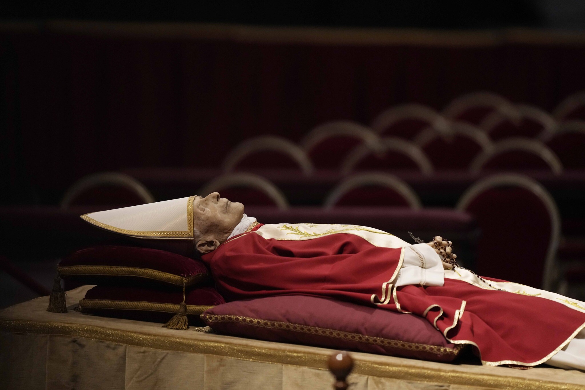 pope-emeritus-benedict-xvi-body-lying-in-state-at-vatican-my-hitz-106