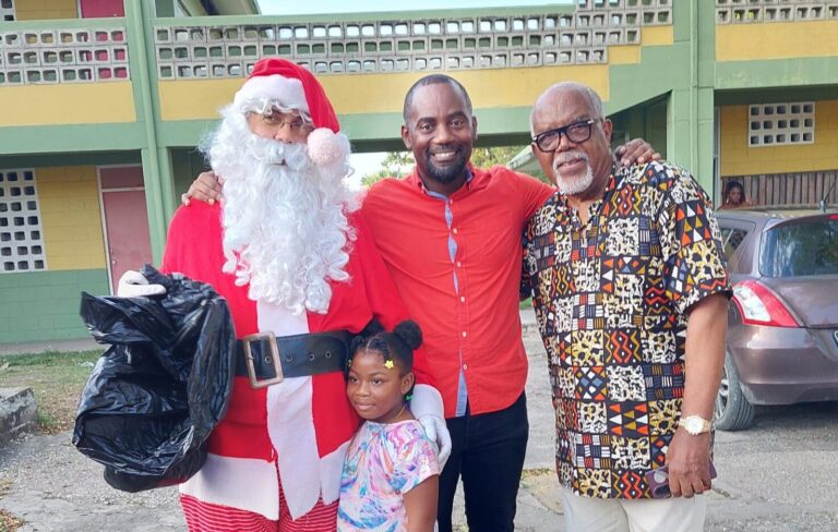 Humphrey hosts Christmas party for constituents