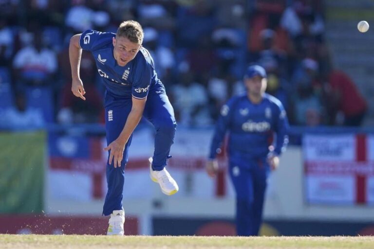 Curran, Buttler lead visitors to series-leveling win