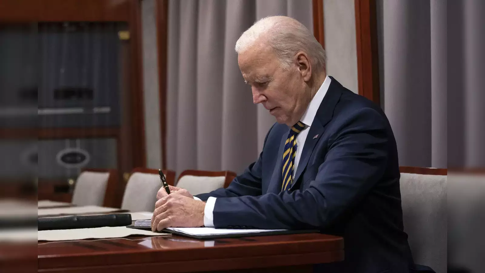 Political Landscape Shift: President Biden Chooses Not to Seek Re-Election at Age 81 Amidst Growing Pressure