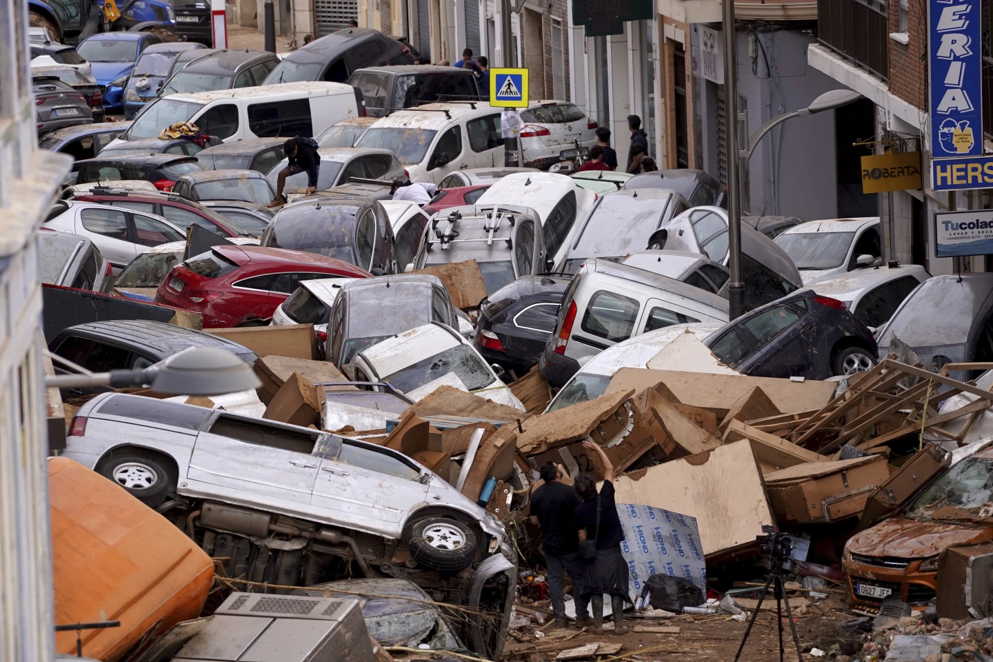 Deadly Flash Floods in Spain Claimed at Least 158 Lives, Devastation in Barrio de la Torre - Impact and Rescue Efforts