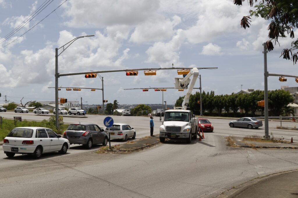 Efforts on to address situation with traffic lights at Hinds Hill  – MTW