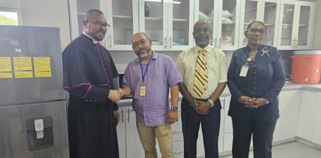 Clergy donates to polyclinics