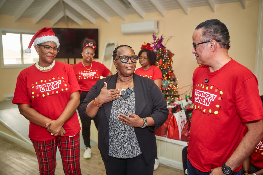 Light & Power spreads Xmas cheer at senior citizens village