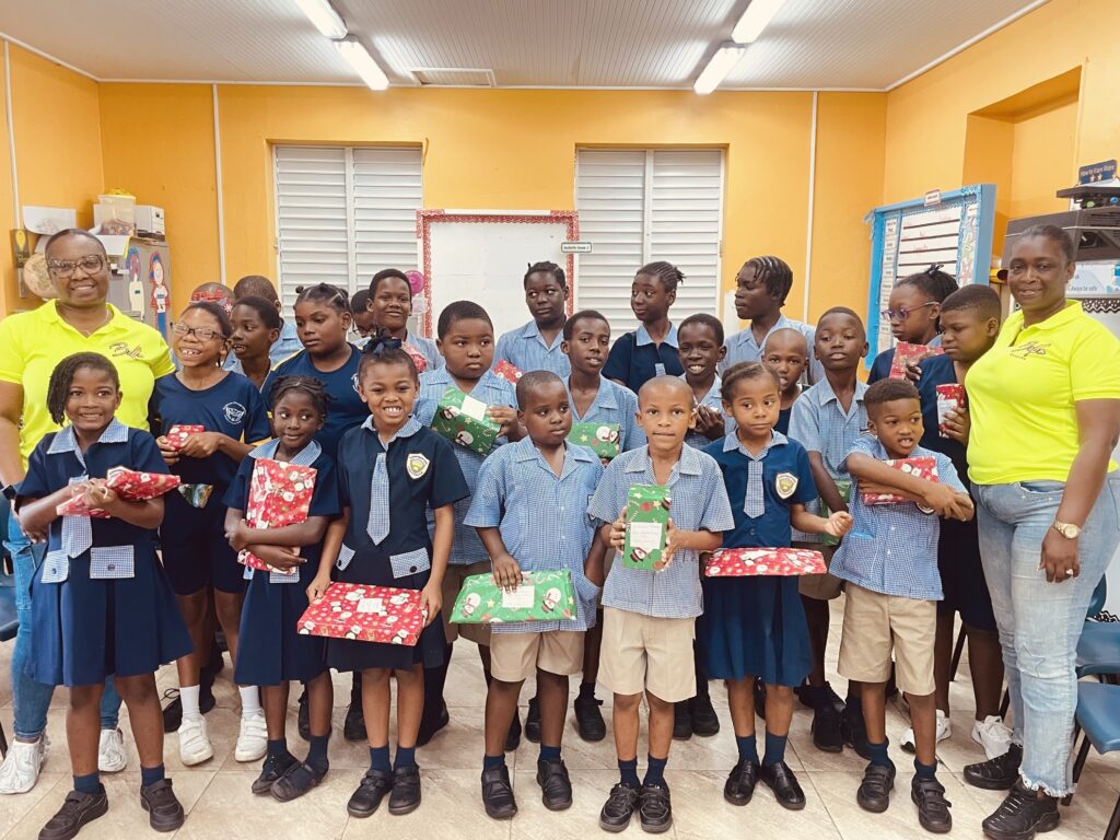 Promoters spread Christmas cheer at Ellerton Primary
