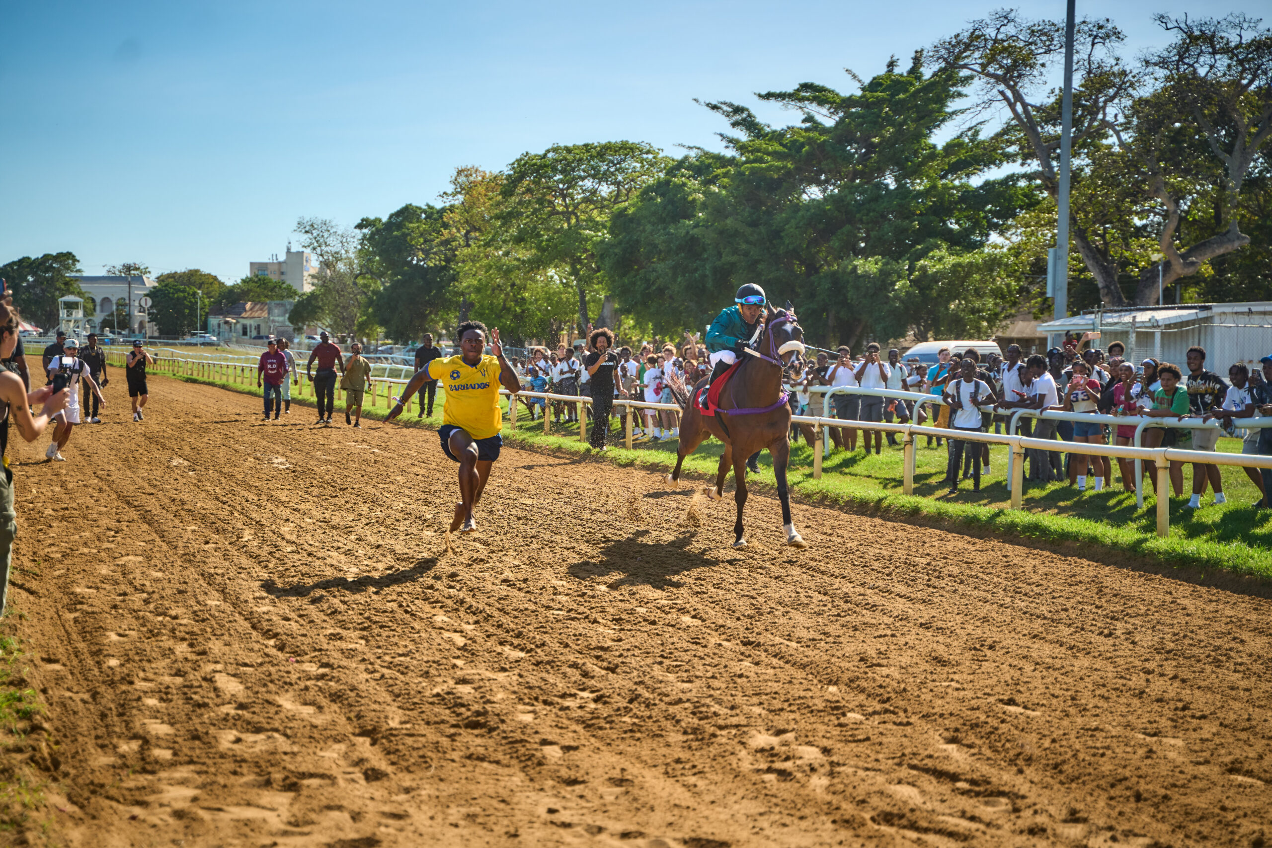 YouTube star draws crowds, global online audience