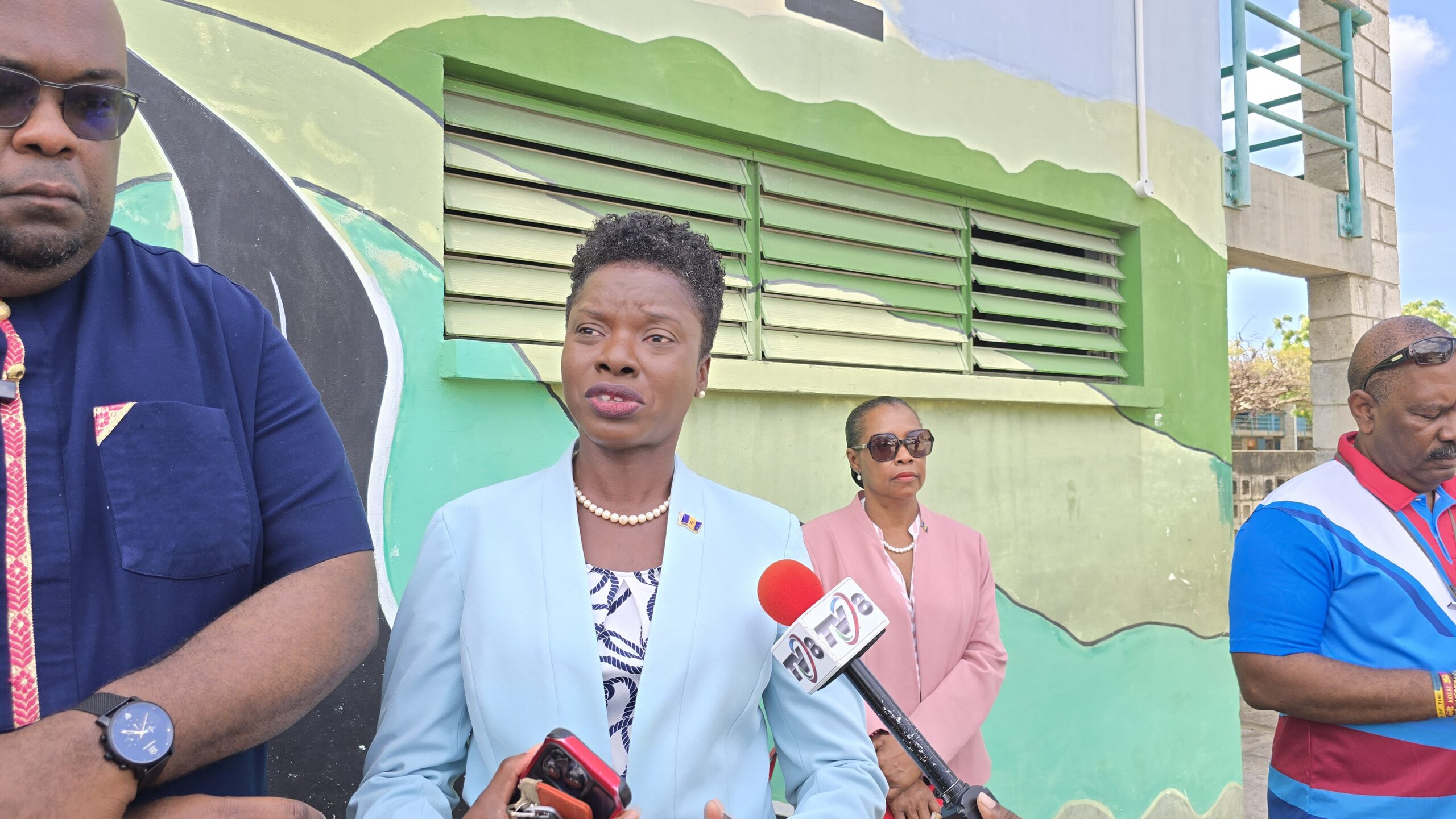 Education chief defends teachers amid extra lessons criticism