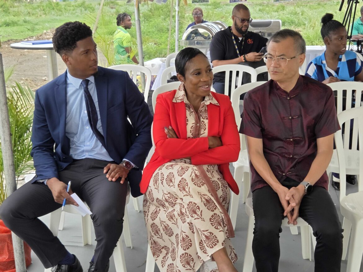 Chief Agricultural Officer Paul Lucas (left); Minister of Agriculture, Food and Nutritional Security Dr. Shantal Munro-Knight( center) and Chinese Ambassador Zheng Bingkai (right)