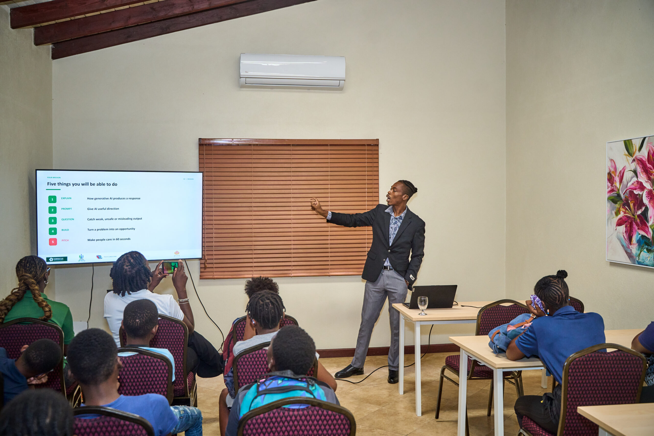 AI in schools âshould be encouraged with safeguardsâ