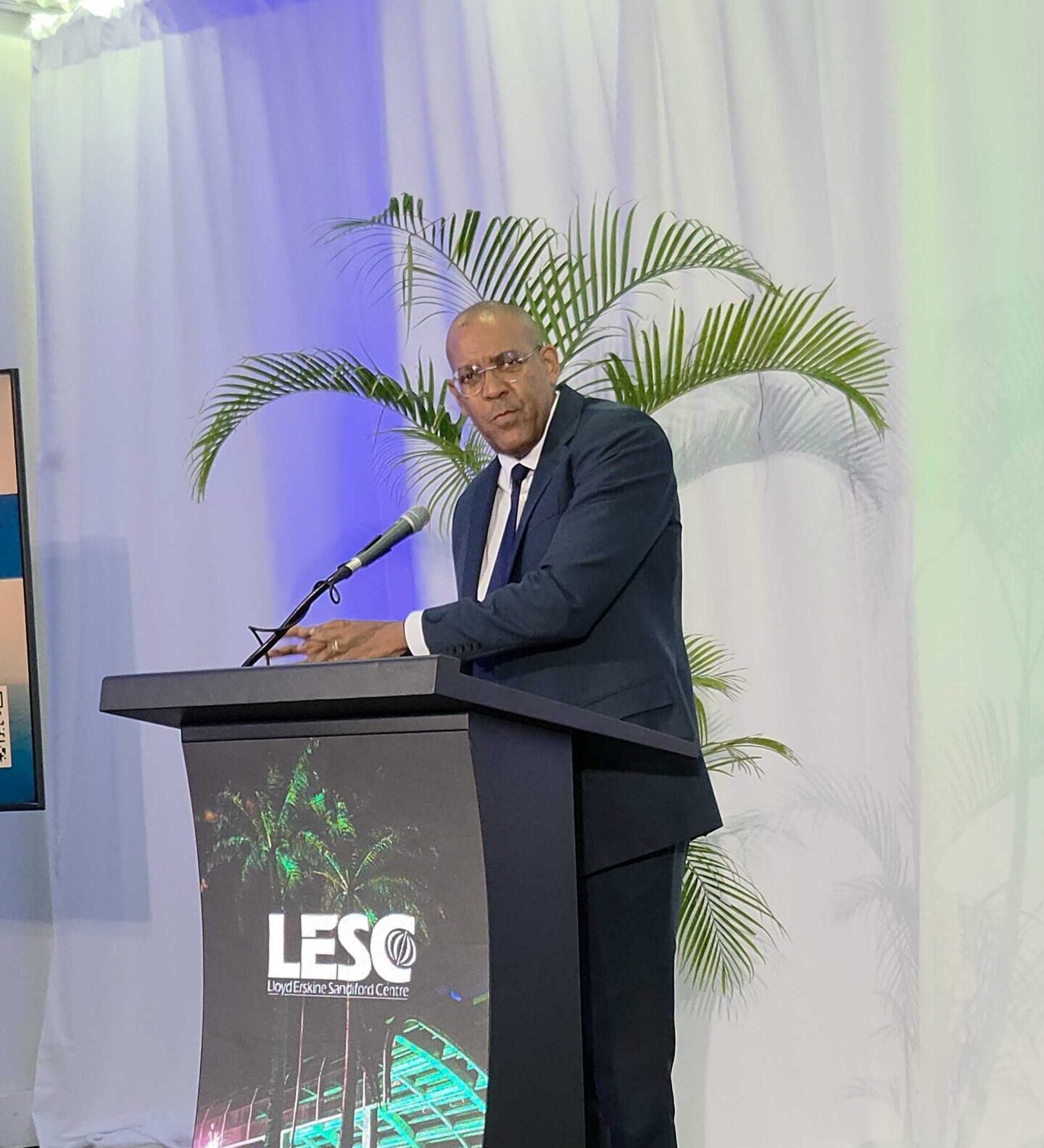 Symmonds warns of economic exposure from volatile oil markets