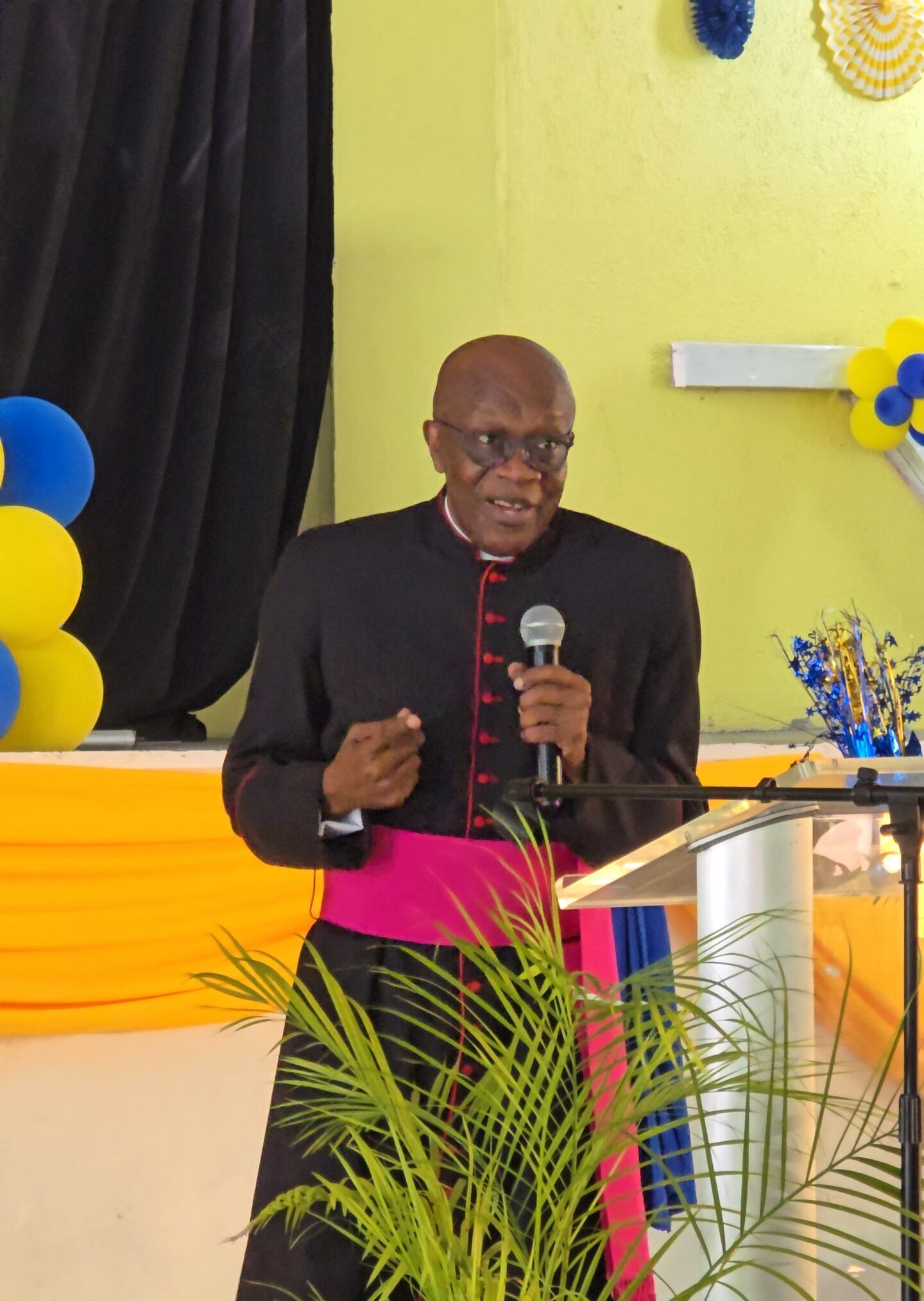 Cleric urges Dems unite, lead with humility