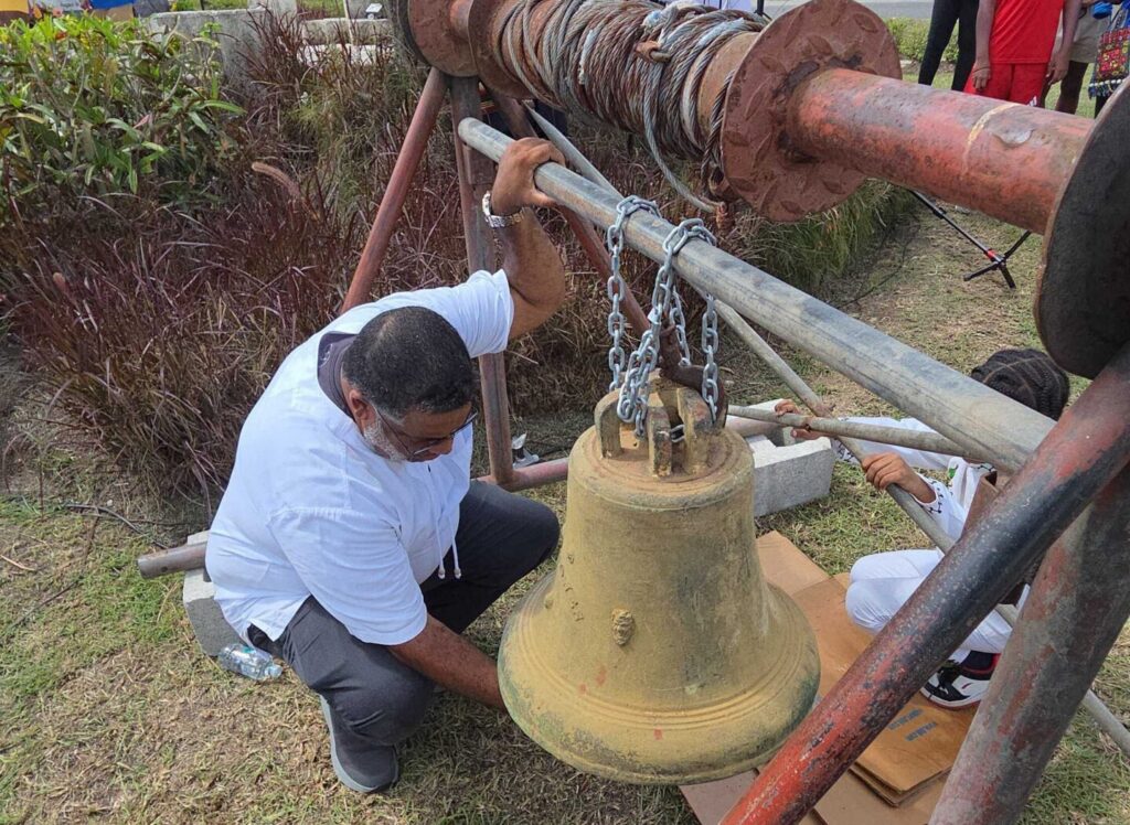 Historic 300-pound plantation bell unveiled