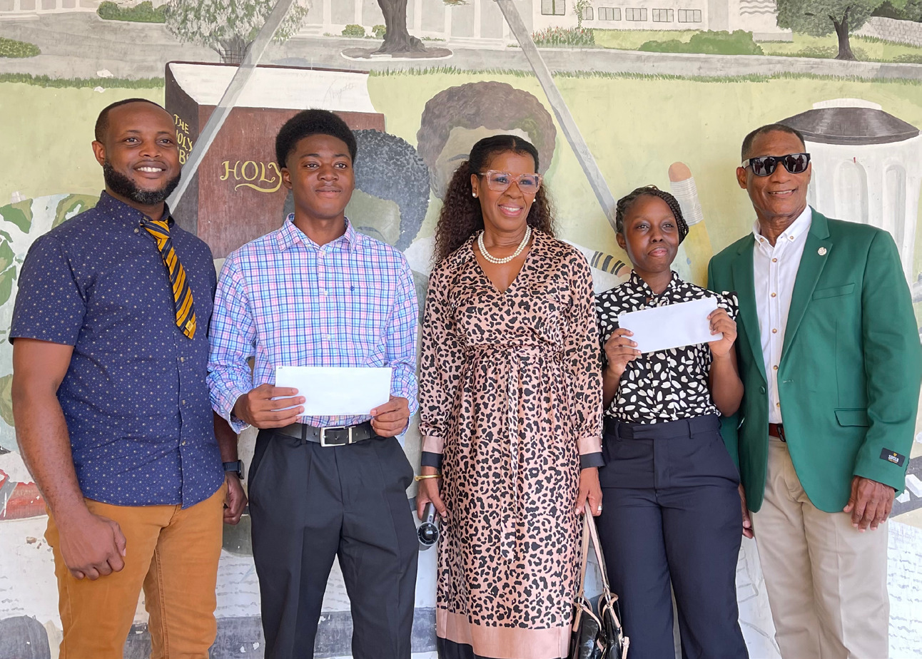 Foundation old scholars award two scholarships